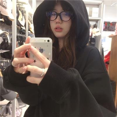穿着旗袍的女孩